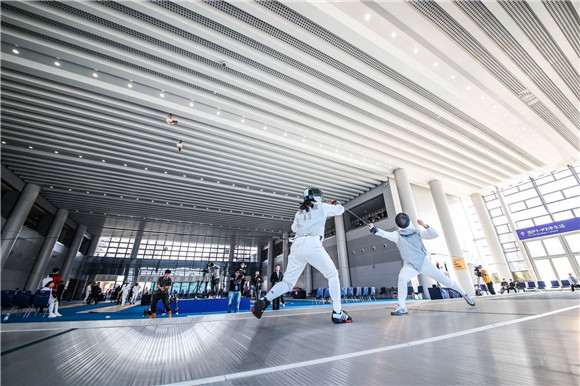 1  2020重庆市青少年击剑锦标赛今日国博中心举办。重庆国博中心供图 华龙网发